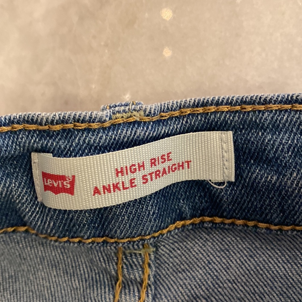 Levi’s - Picture 4 of 6